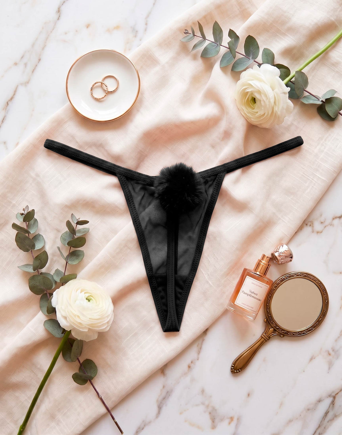 Fio Dental Sexy com Detalhe Pompom em Branco – Doce Malícia
