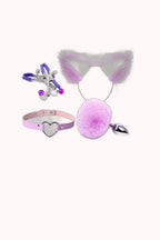 Kit Fetiche Pelúcia Lilás – Plug Anal, Tiara, Grampos de Mamilos em Metal e Gargantilha – Doce Malícia