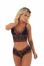 Lingerie de renda sensual com calesson em dourado – Doce Malícia