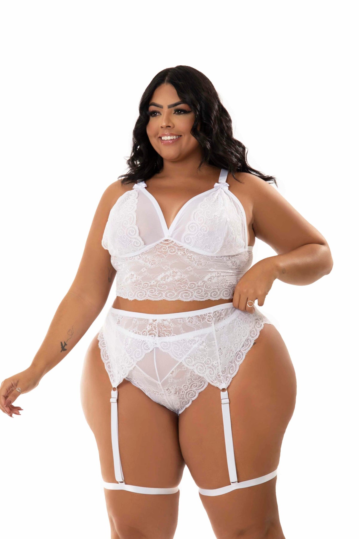 Lingerie Com Cinta Liga Plus Size em Branco – Doce Malícia