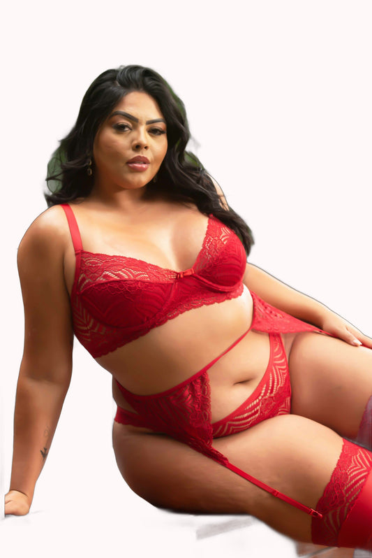 Lingerie Plus Size com cinta liga e meia em tule – Doce Malícia
