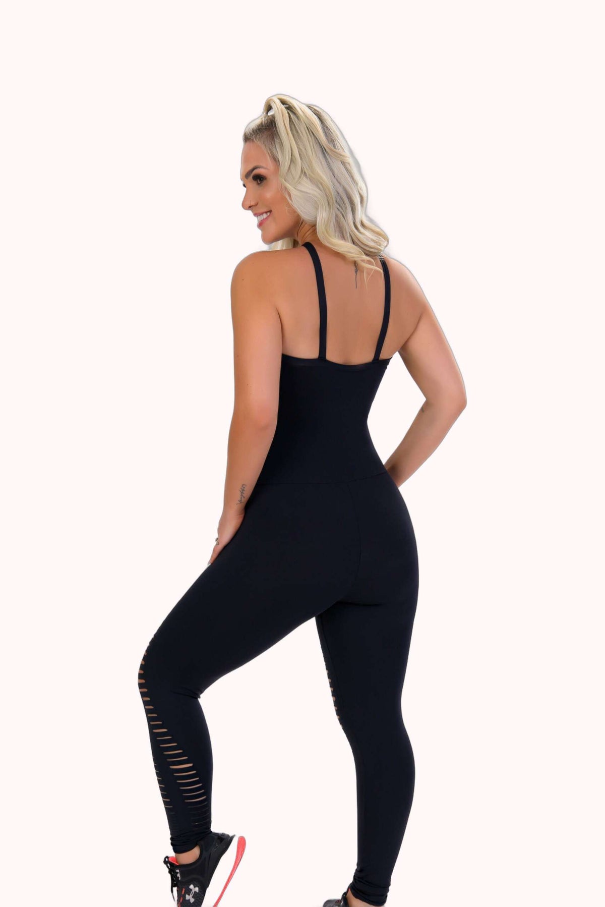 Macacão Fitness Feminino Preto Corte a Laser para Academia