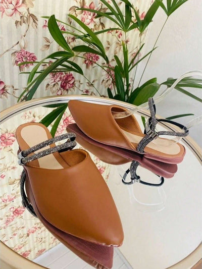 Mule Bico Fino com Tira de Strass Caramelo – Doce Malícia