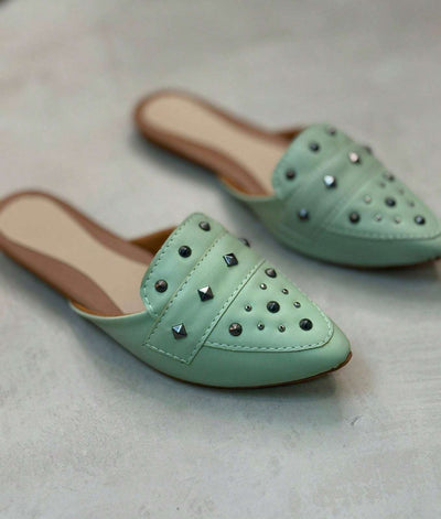 Mule Feminina Bico Fino com Tachas – Doce Malícia