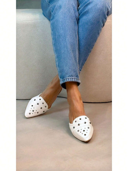 Mule Bico Fino com Tachas – Doce Malícia