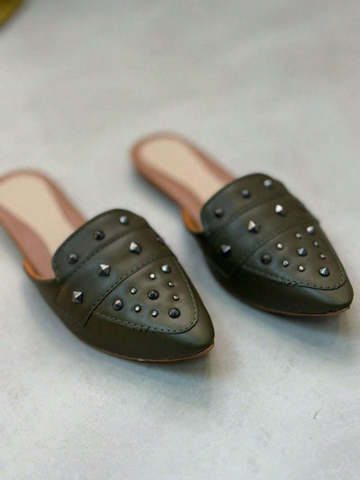 Mule Bico Fino com Tachas – Doce Malícia