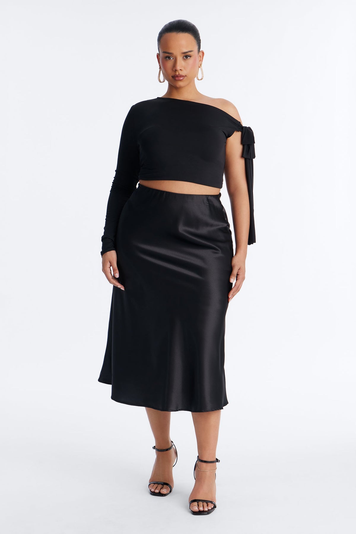 Saia Feminina Midi Cetim Preto – Doce Malícia