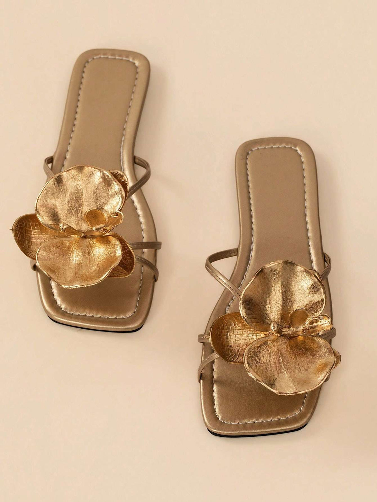 Sandália Feminina Dourado Brilho – Doce Malícia