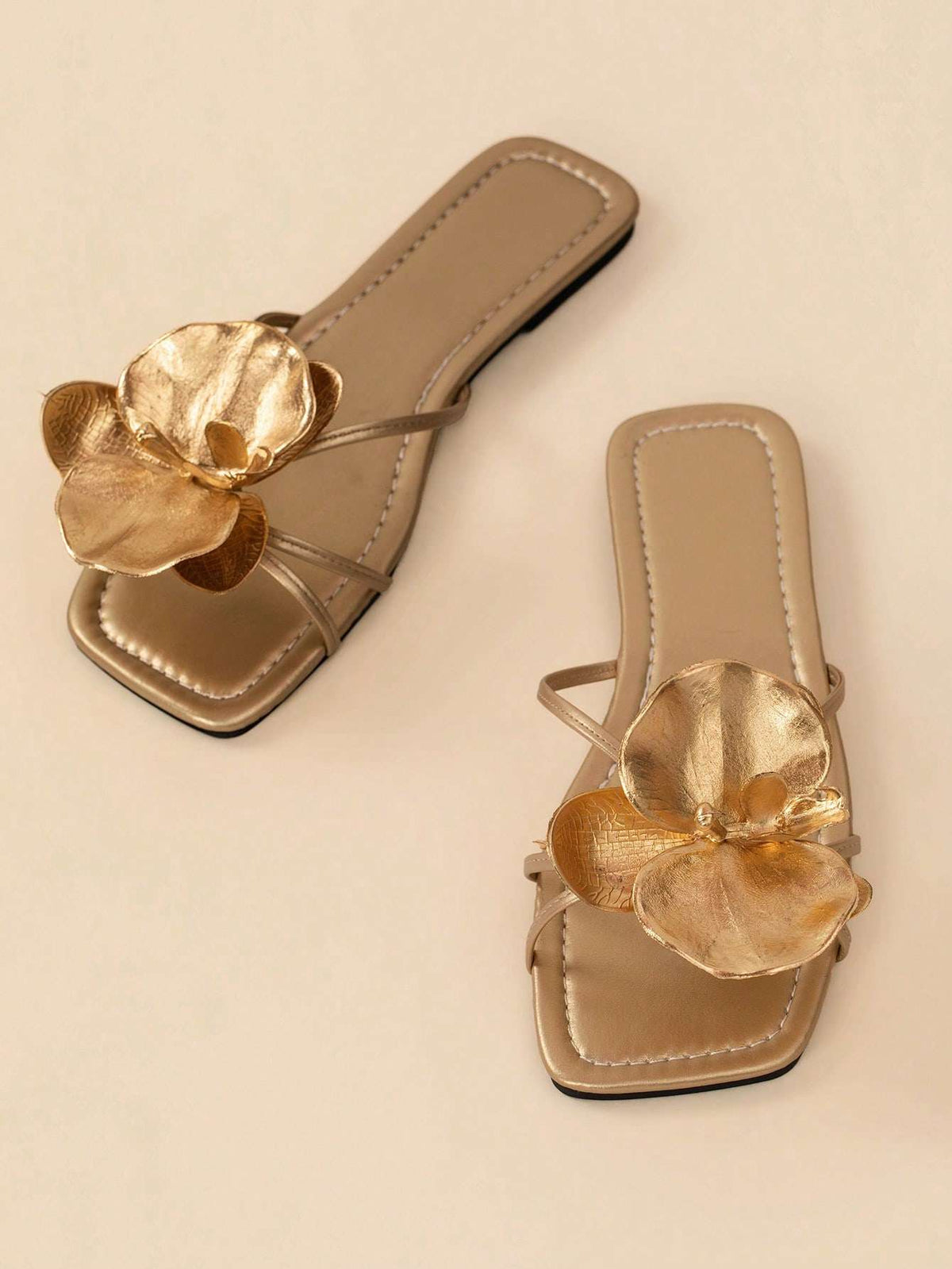 Sandália Feminina Dourado Brilho – Doce Malícia