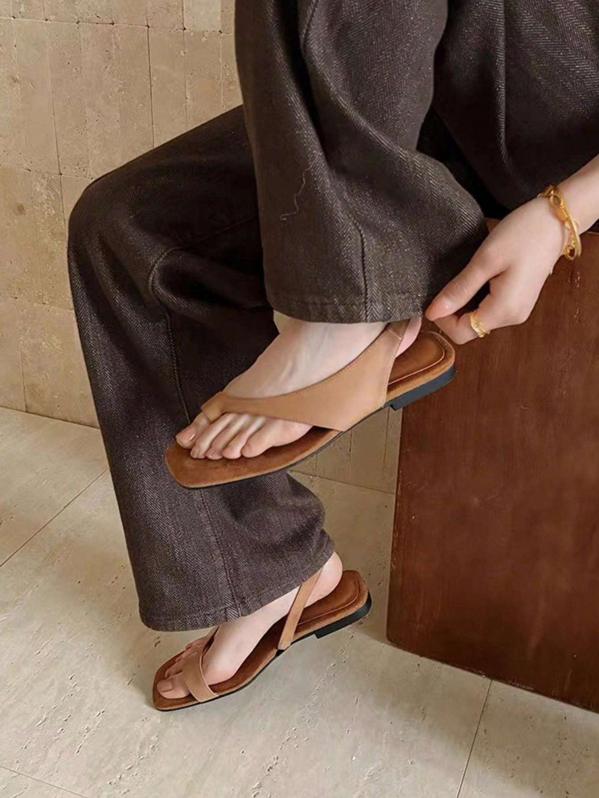 Sandália Bico Quadrado Slingback Caramelo – Doce Malícia