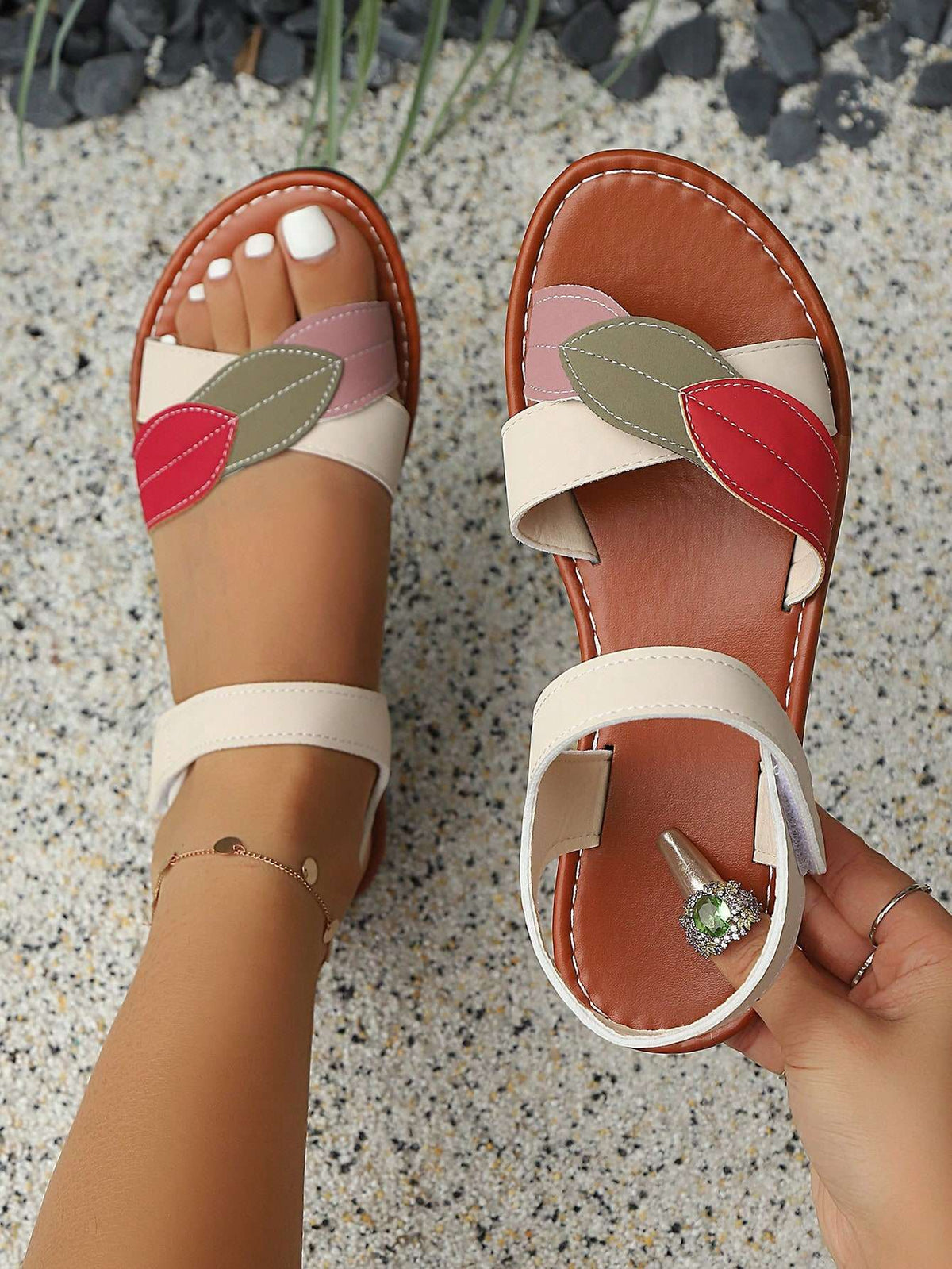 Sandália Rasteira Folhas Coloridas Off-White – Doce Malícia