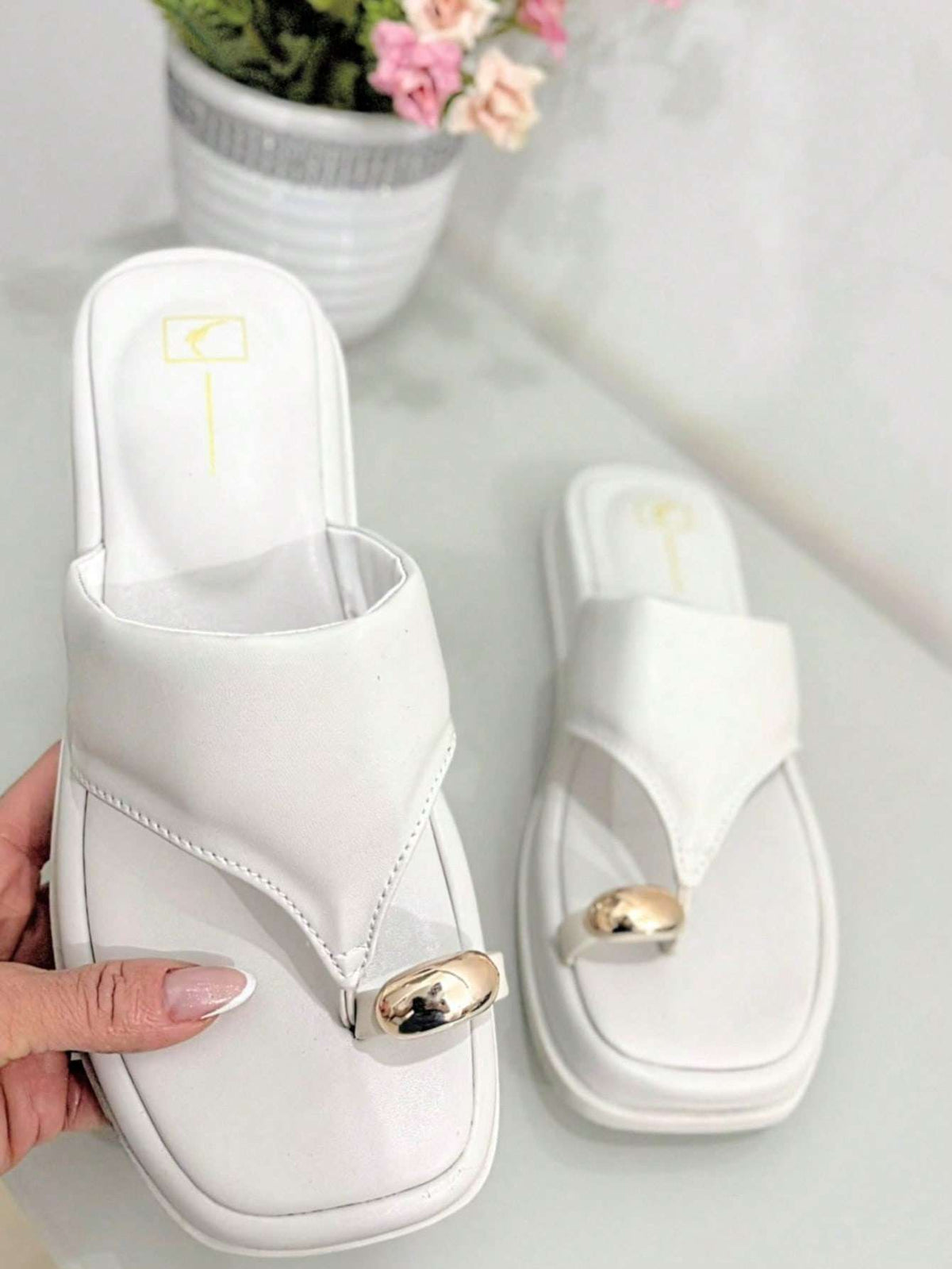 Sandália Rasteira Feminina Chinelo Metal Lançamento – Doce Malícia