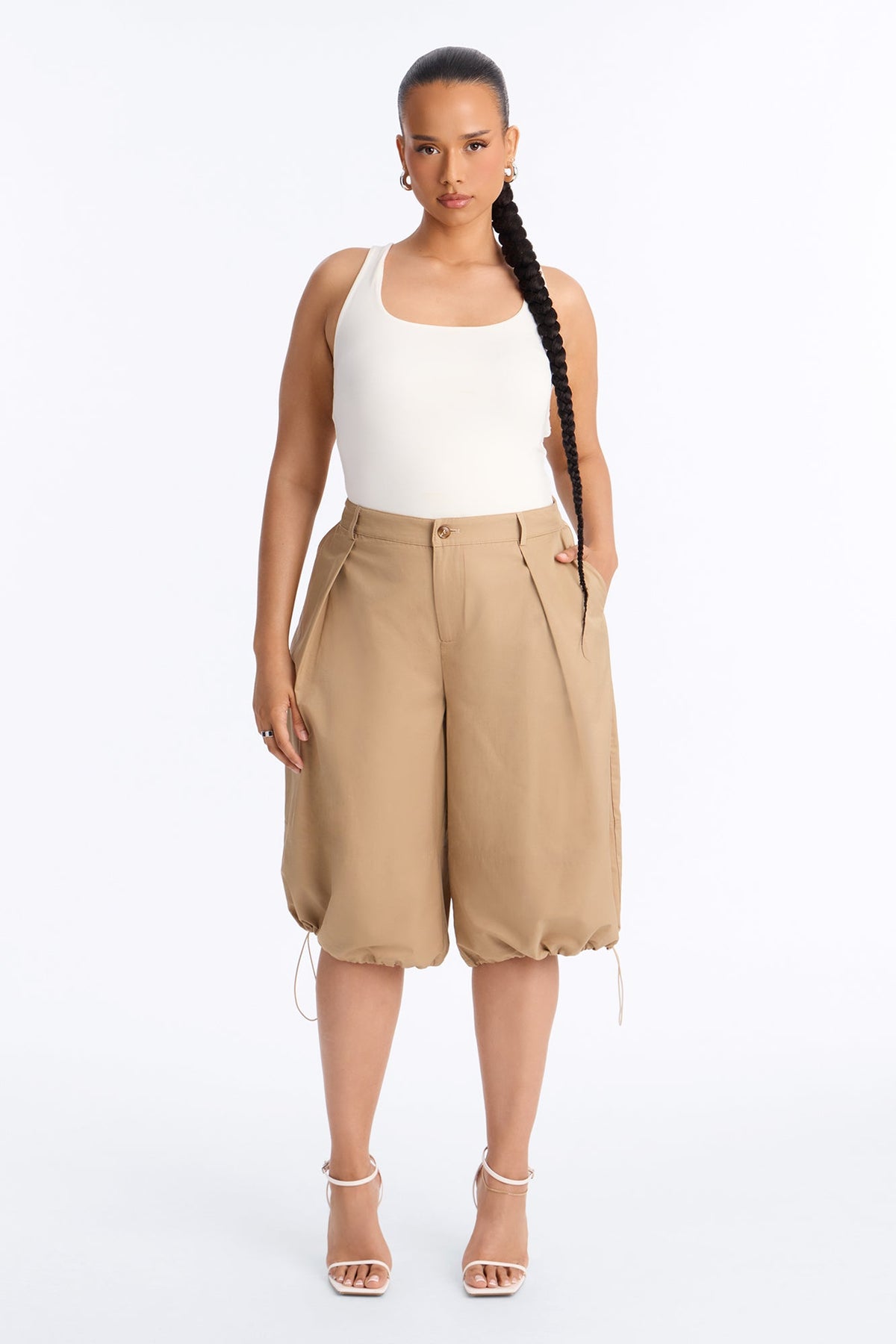 Short Feminino Cargo Plissado Bege – Doce Malícia