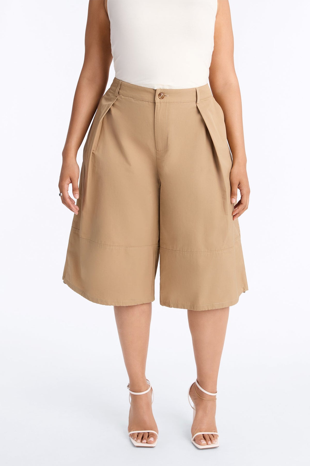Short Feminino Cargo Plissado Bege – Doce Malícia