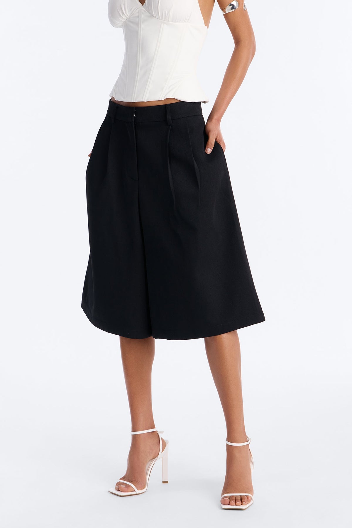 Short Feminino Plissado Preto – Doce Malícia