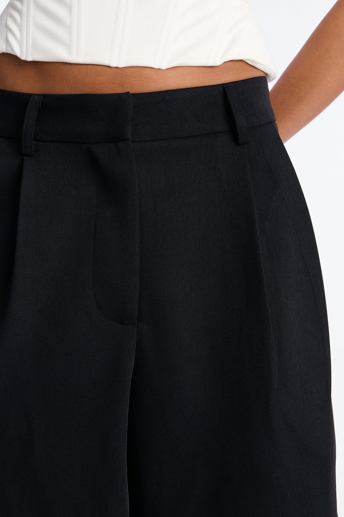 Short Feminino Plissado Preto – Doce Malícia