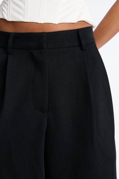 Short Feminino Plissado Preto – Doce Malícia