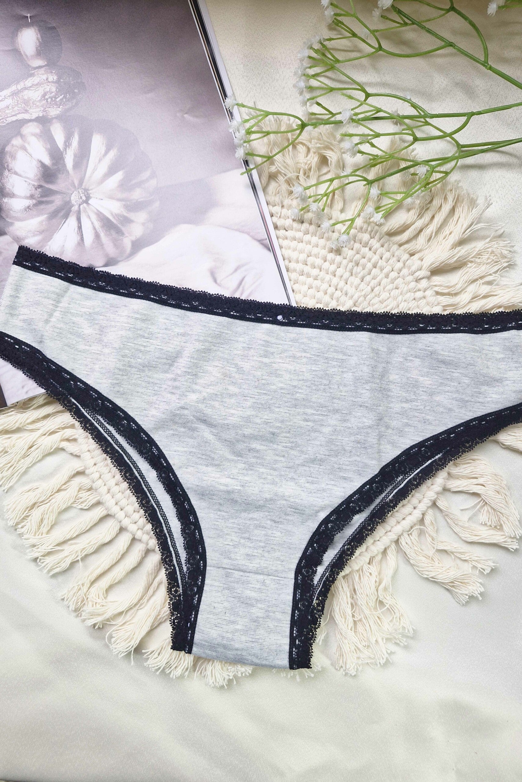 Tanga de Algodão Mesclado com Rendinha em Branco – Doce Malícia