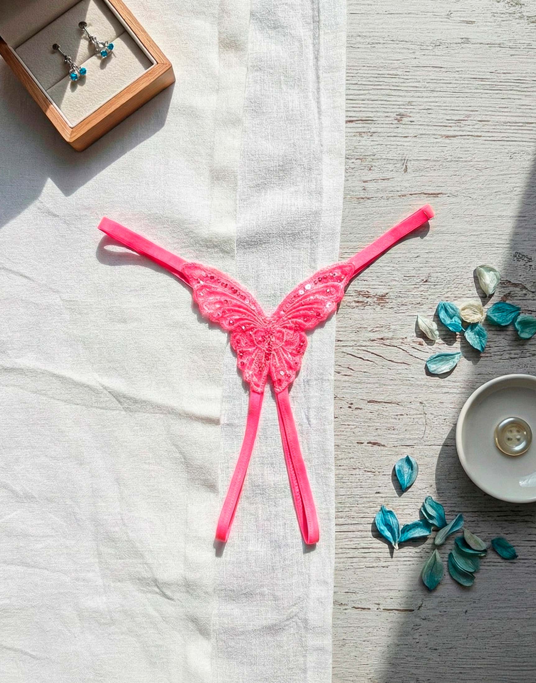 Tanga Fio Dental com Abertura Íntima em Preto – Doce Malícia