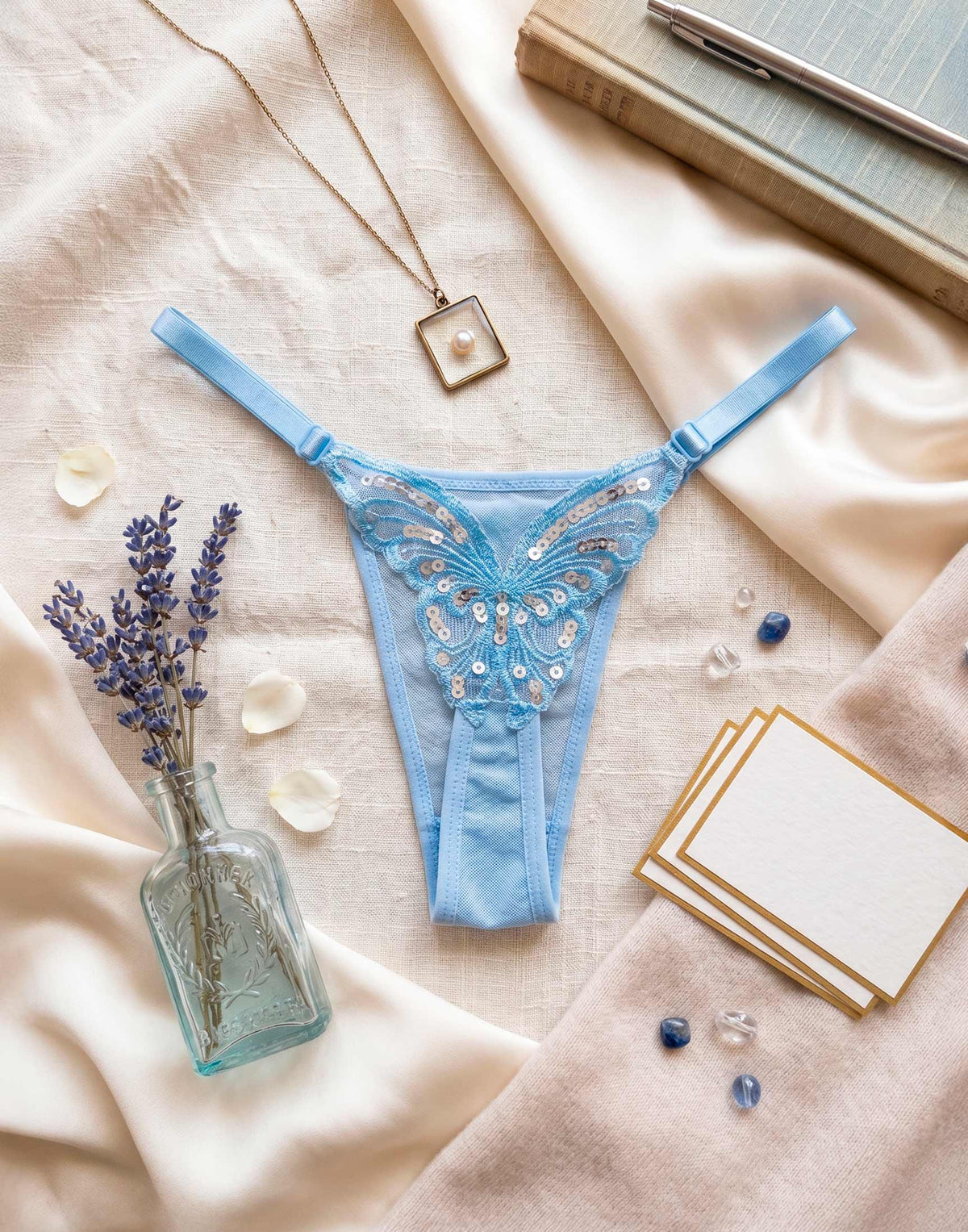 Tanga String Borboleta em Branco – Doce Malícia