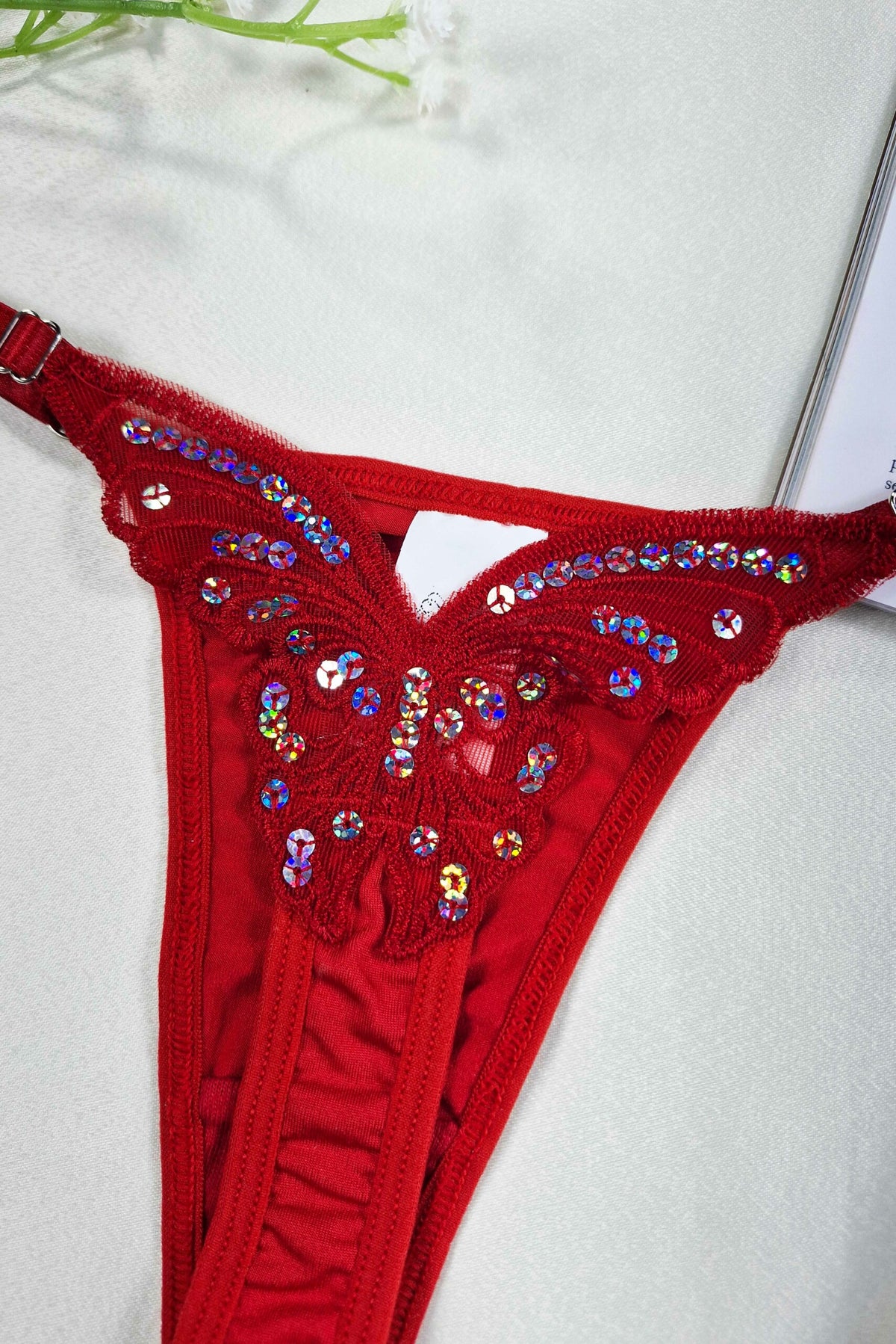 Tanga String Borboleta em Branco – Doce Malícia