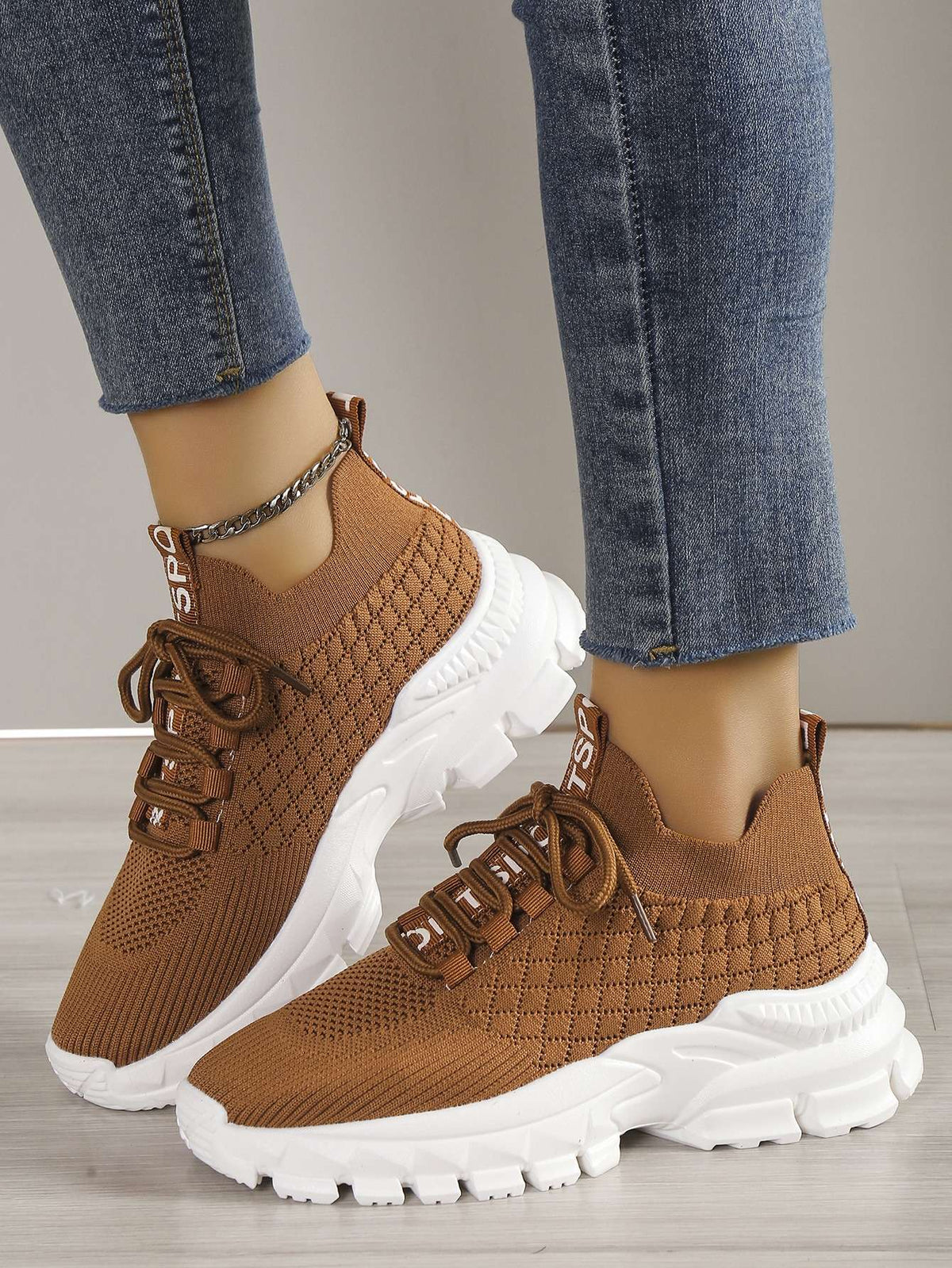 Tênis Feminino de Malha Respirável Sola Alta Caramelo – Doce Malícia