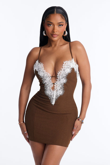 Vestido Feminino Curto Renda Marrom – Doce Malícia