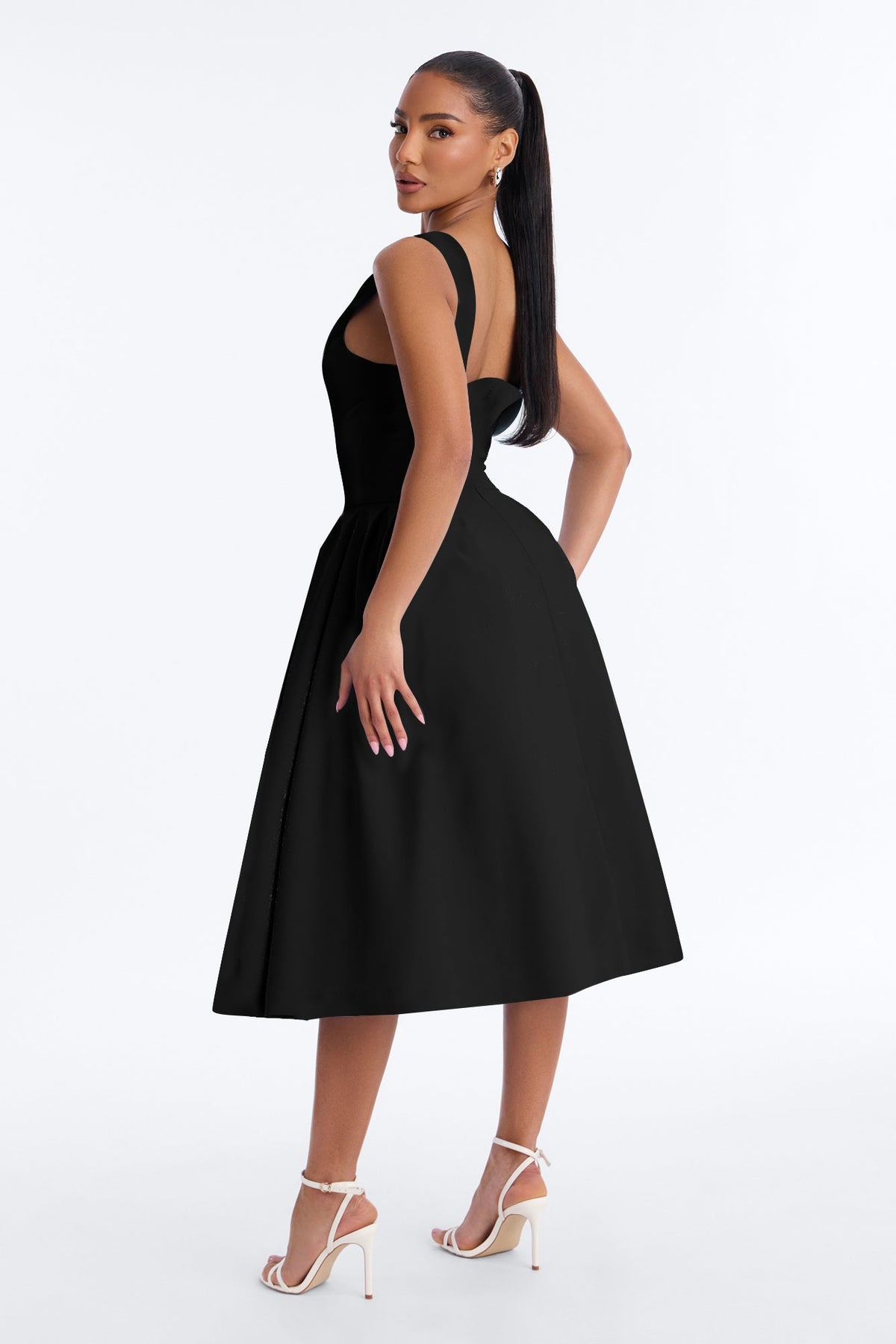 Vestido Feminino Midi Plissado Preto – Doce Malícia