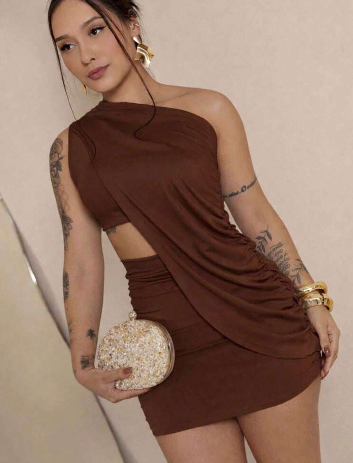 Vestido Assimétrico Um Ombro Recorte – Doce Malícia