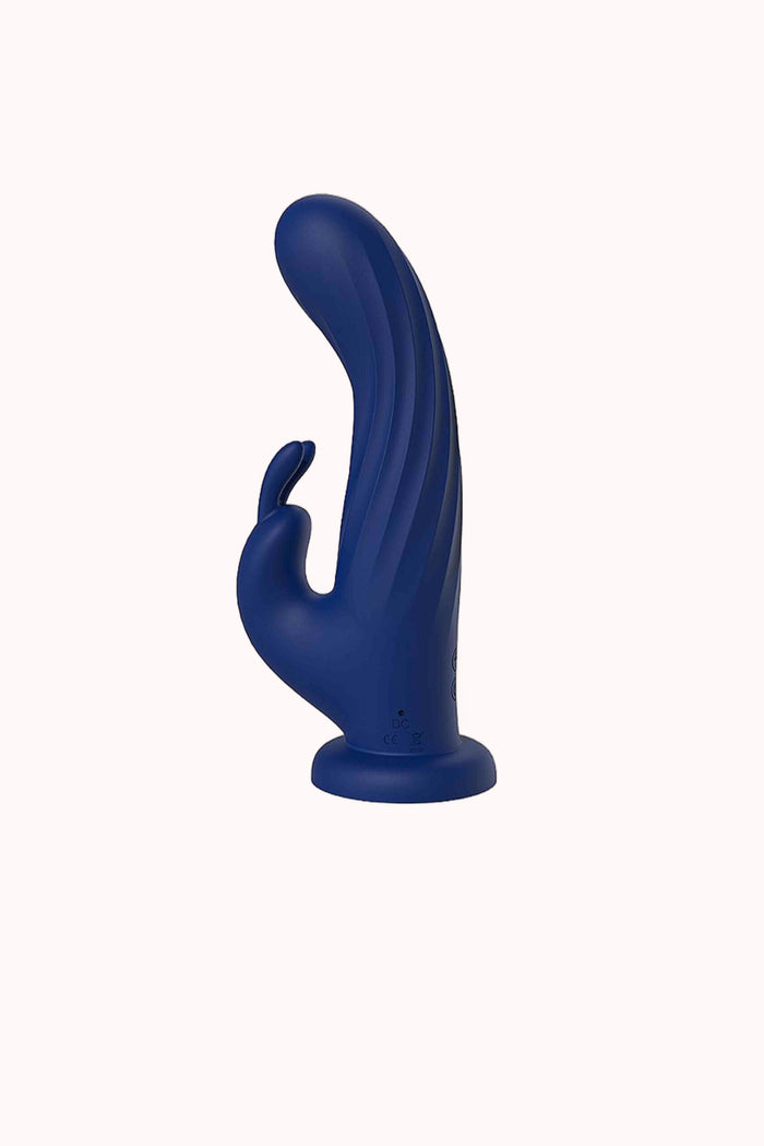 Vibrador Ponto G e Clitóris Recarregável com Rotação e Ventosa – Doce Malícia — Doce Malícia